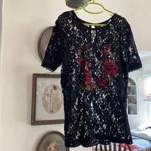 Forever 21 black lacy rose 🌹 blouse size S